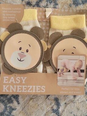 NWT Demdaco Yellow & Cream Lion Knee Protectors for Kids